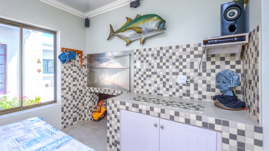 5 Bedroom Property for Sale in Struisbaai Western Cape